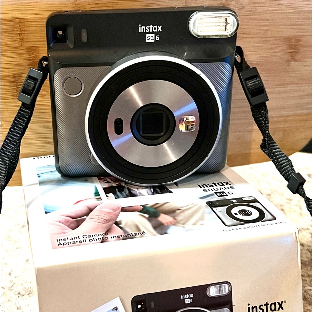 ****NEEDS REPAIR**** fujifilm instax square 6